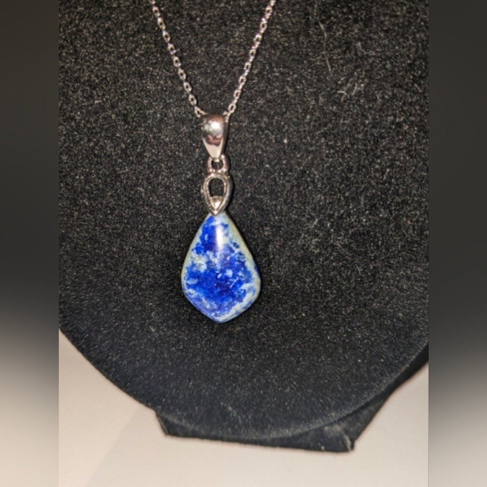 Sterling silver genuine lapis pendant necklace.